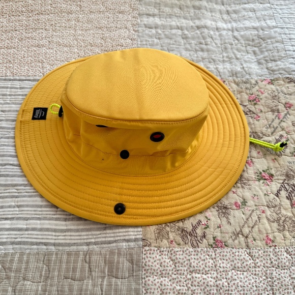 Tilley bucket hat, adjustable cord, model TWS1 7 1/8 - Picture 1 of 4